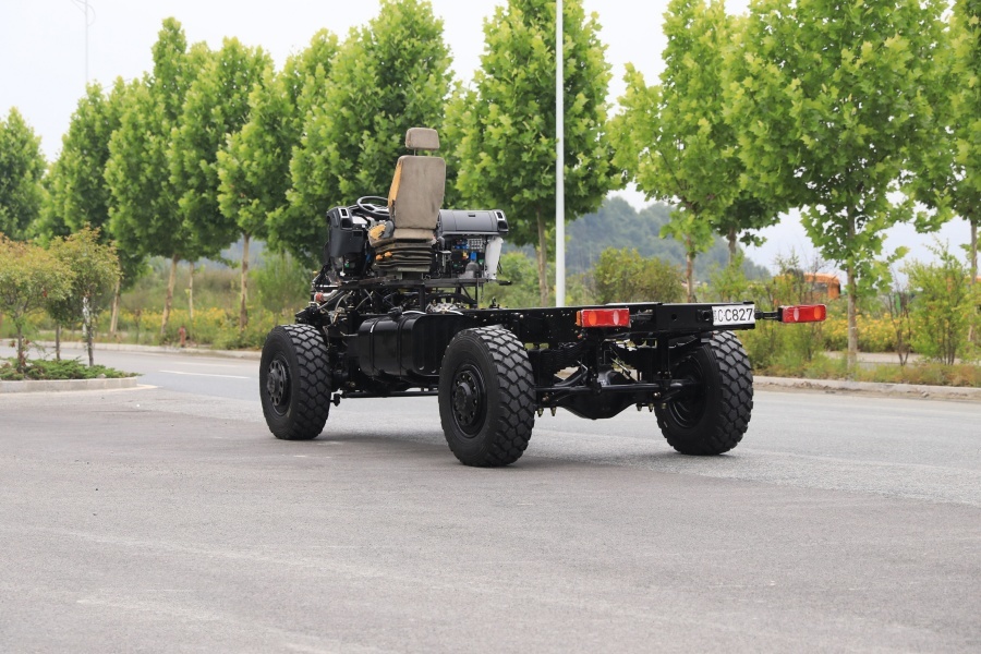 4×4 Off-road Heavy Duty Truck Chassis with ISDe300 Engine, Automatic Transmission For Export