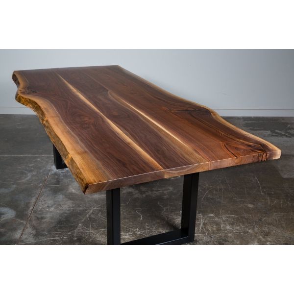 TABLE DE VILLA LUXUEUSE ET PERSONNALISABLE POUR SALONS ÉLÉGANTS