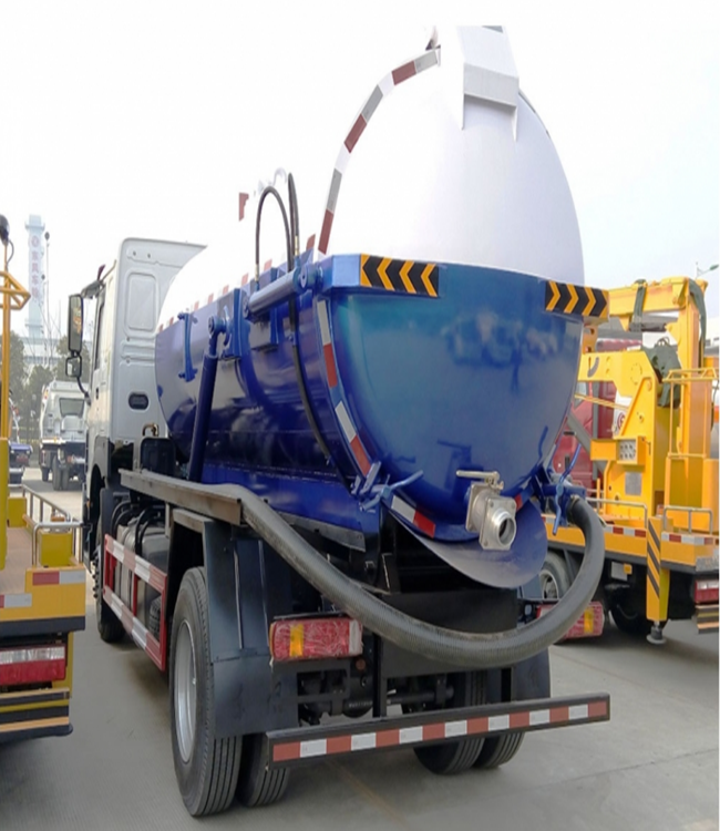 12 кубических метров 4х2 отсасывающий грузовик для канализации SINOTRUK HOWO 6 колес Euro2 вакуум