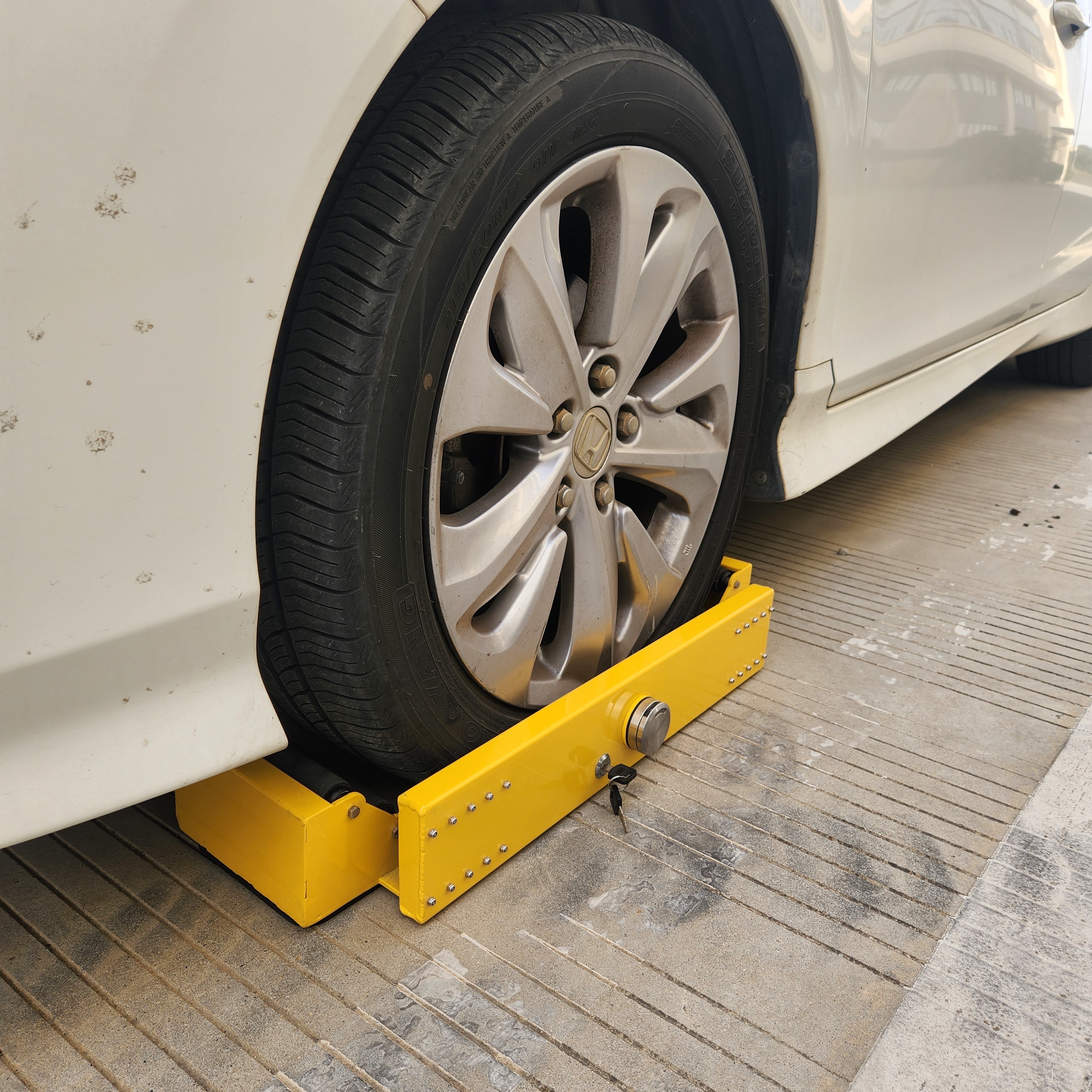Electrostatic Spraying 5KG Lightweight Wheel Anti-theft Lock with Anti-slip Rubber Base for Secure Parking