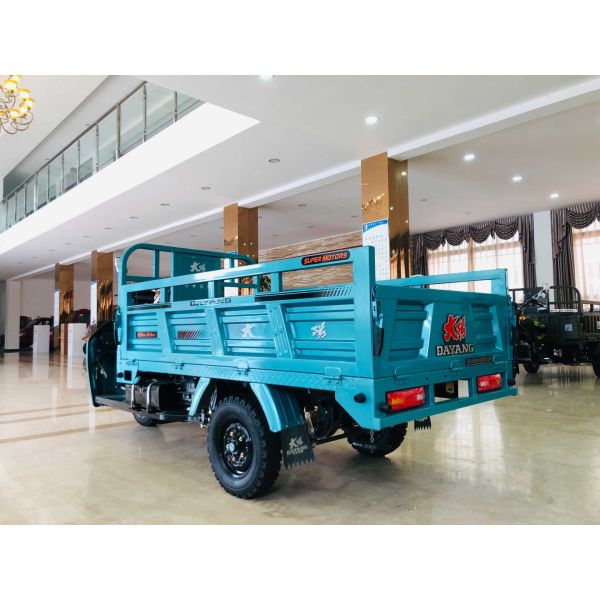 Transporte de carga Triciclo de 200 cc com motor e chassi 50*100 na Costa do Marfim