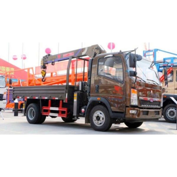 HOWO 4X2 Mini Truck Crawler Crane Capacity 3ton Factory Price for Sale
