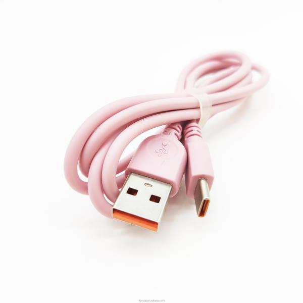 C. Cabos USB. USB A macho para tipo C. Cable macho para telefone celular.