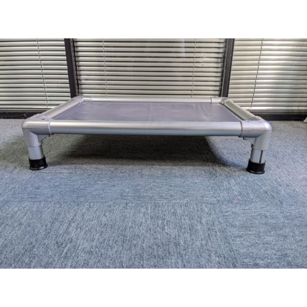 Waterproof Customized Aluminum Frame Dog Bed for Large Dogs Easy to Wash Luxury Pet Bed