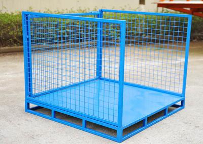 As páletes laterais destacáveis prendem caixas do Stillage com fio Mesh Panel