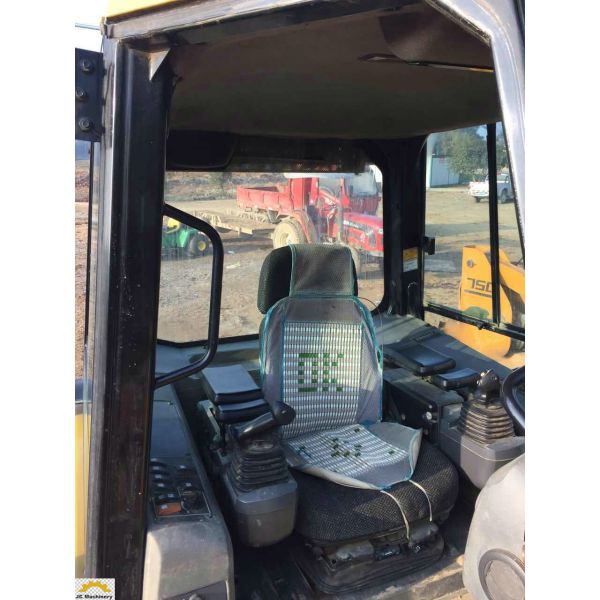 От кота Д5К бульдозера пути места деятельности 6 с превосходным представлением