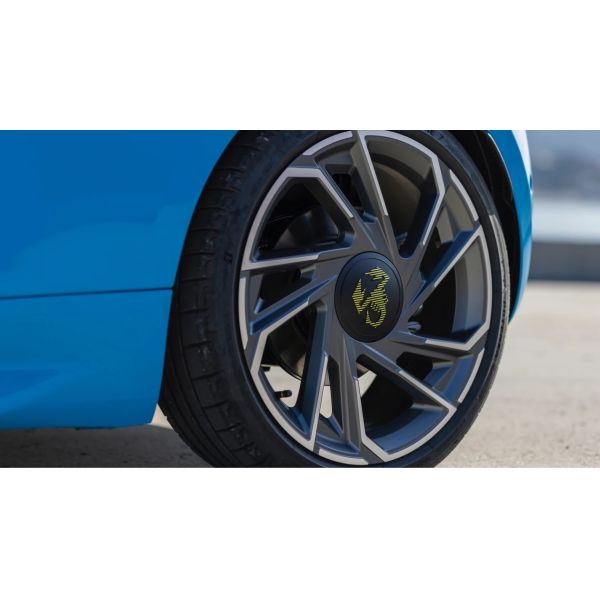 Красивый и спортивный на Abarth 500e горячий хэтчбек Электромобиль, как весело, как бензин 152P.S Моторная мощность