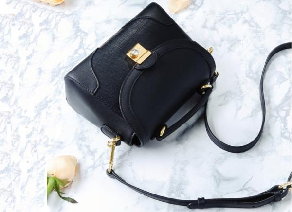 New 2019 one-shoulder bag stylish and versatile casual small doctor bag, casual small crossbody bags