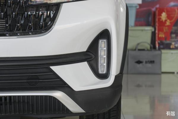 Economical Practical Fuel 4 Wheel Drive SUV Family Car BAIC Ruixiang X3