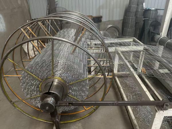 Galvanized Offshore Pipeline Counterweight Mesh 190.5mm x 140m