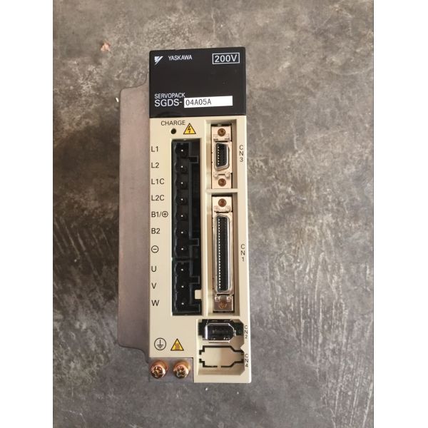 200 - 230 entrez la puissance servo industrielle SGDS-04A05A des lecteurs 100W de Volatge