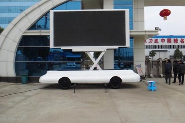 Traction Led Advertising Vehicle   2ton 4*2m LED Screen  Trailer Mobile Advertising Truck