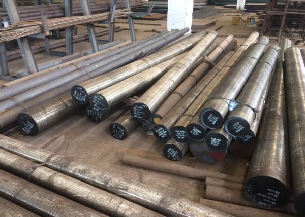 Barra SKD61/4Cr5MoSiV1 51 lisa laminada a alta temperatura de barra de aço da isotropia alta - dureza 55HRC