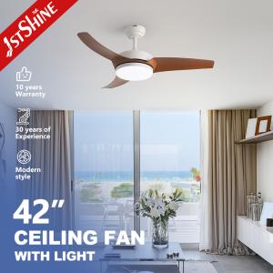 Ventilateur de plafond moderne de 42 pouces avec lumière LED à trois couleurs et lames en grain de bois