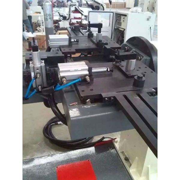 0.05 Mm の自動ロボティック溶接機/ロボティック溶接の腕