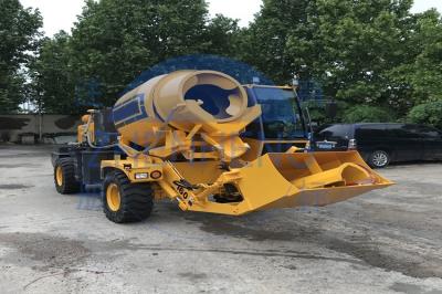Auto do motor diesel que carrega a máquina do misturador concreto para a indústria da construção civil