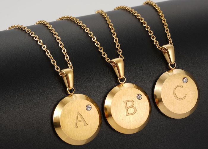 Современный роскошный дизайн ювелирные изделия 18*18MM 18K позолоченные нержавеющие буквы подвески с цирконом
