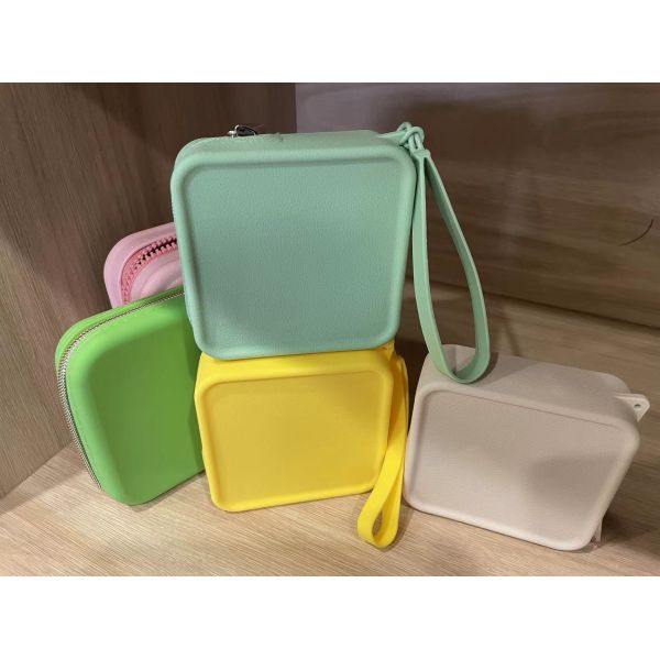 Jewelry and Makeup Storage Bag Customized Silicone Cosmetics Box for Girls' Accessories