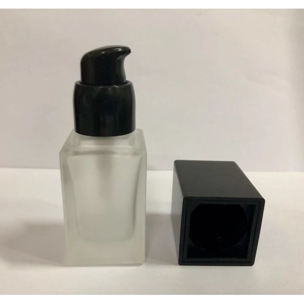 Макияж упаковывая квадратные бутылки учреждения/бутылки насоса косметические подгонял логотип и краску