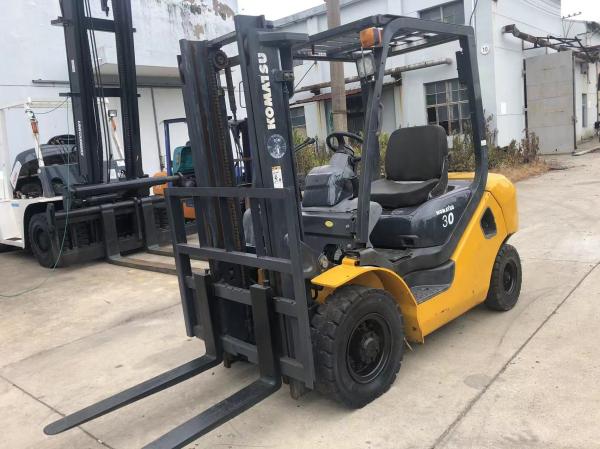Used Komatsu Forklift 4000 kg 2 Tons 3 Tons 5 Tons Japan ISUZU Engine Performance