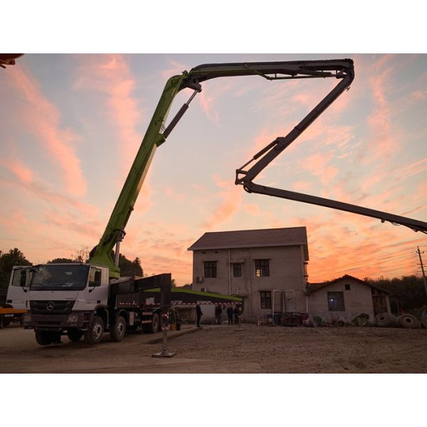 Bomba concreta Zoomlion los 62M With Mercedes Benz del equipo de la construcción