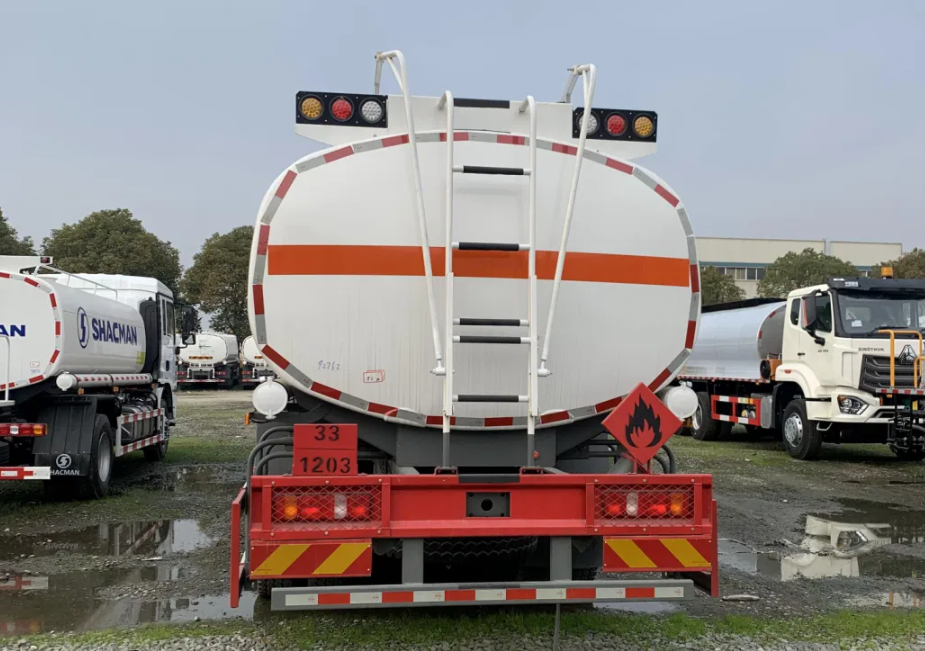 Sinotruk 4X2 380HP 400HP 10cub 20cub Грузовой грузовик Тяжелый пожарный питьевой распылитель