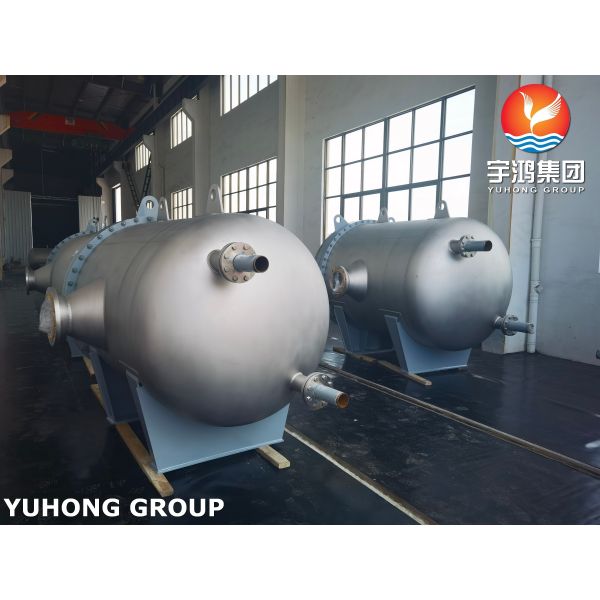 Horizontal Pressure Vessel with Removable Flanged Closure ASME SA105 Carbon Steel and Multi-Nozzle Design