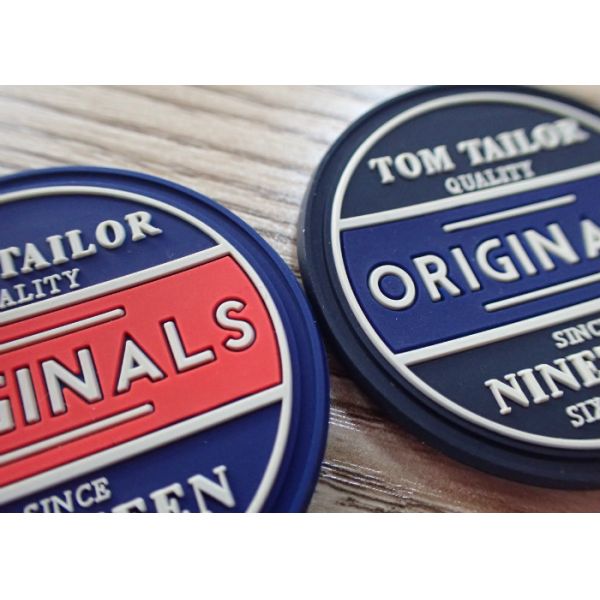 Одежда обозначает изготовленный на заказ ПВК заплат 3Д одежды резиновой сумкой кремния Вашабле