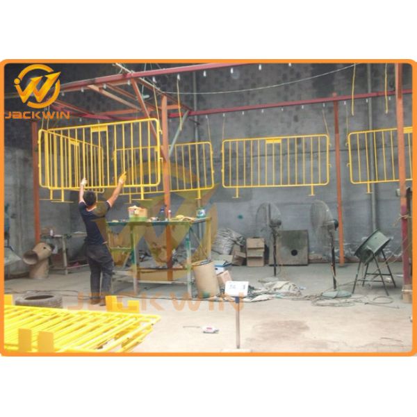 Temporary Flat Feet Galvanized Crowd Control Barrier Iron Tube Customized Size
