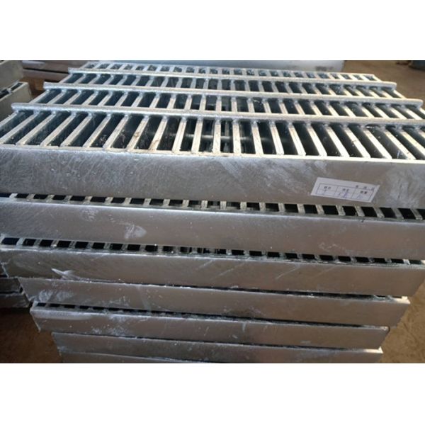 Reja de acero resistente galvanizada de la inmersión caliente serrada vida laboral larga de la barra