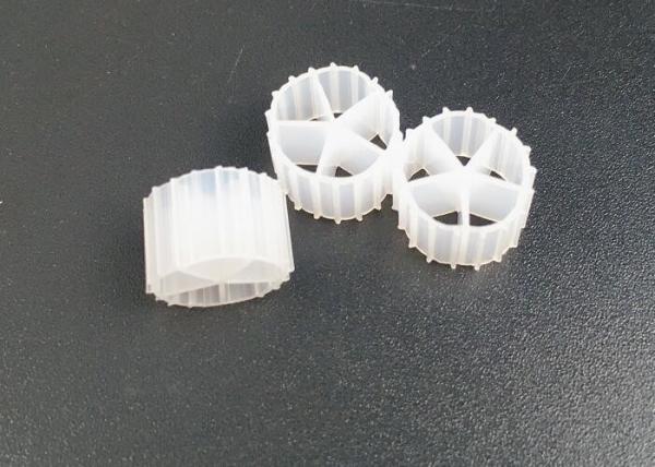 Cinco meios de filtro do material MBBR K1 do HDPE dos furos para o tratamento de esgotos dos aquários