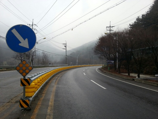 Безопасный барьер ролика безопасности материала ЕВА барьера дорожного движения