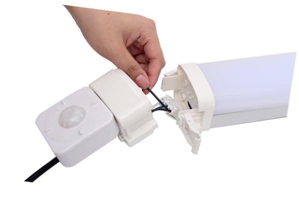 Corpo de alumínio da luz 40w-120w AC100-347V AC347V-480V da prova do diodo emissor de luz 130-140LM/W tri