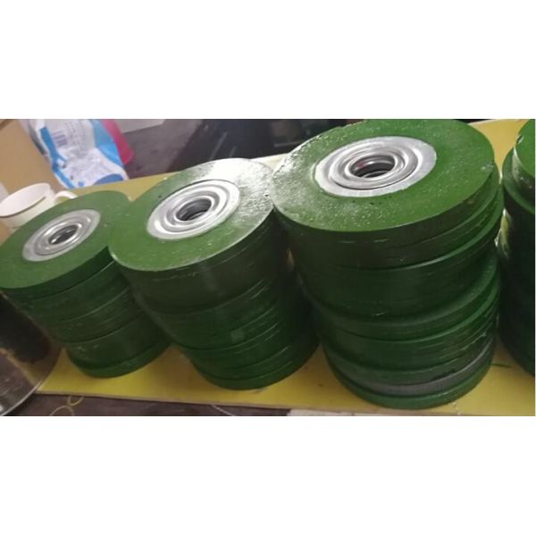 Green Encapsulated Rubber Wheel Brush Plastic Bonded 152mm For Cleaning Battery
