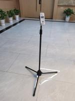 Paseo ajustable de poste del triángulo de la altura a través del escáner de la temperatura