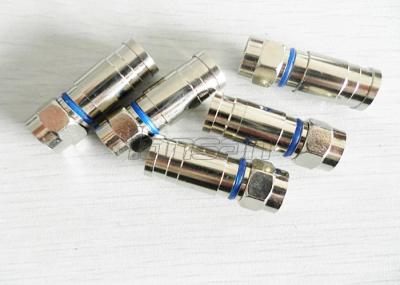 Torção no conector masculino da compressão F do cabo coaxial do CCTV para a transmissão da tevê