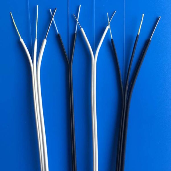 Telecomunicações lisas GJYXCH-1B do fio de aço do cabo de fibra ótica FTTH três da gota da borboleta