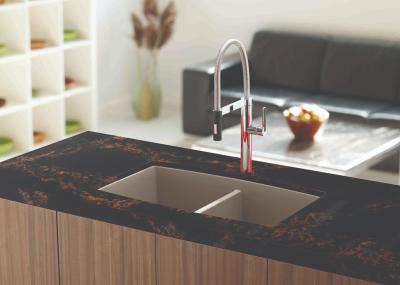 As bancadas lustradas duráveis de quartzo do assoalho e da decoração de quartzo riscam resistente