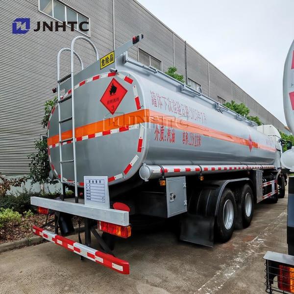 SINOTRUK HOWO Fuel Tank Truck 8X4 Drive Wheel Euro 3 Emission Standard Oil Tank Truck Tanker Truck