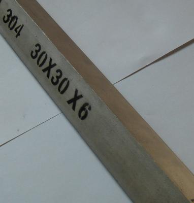 ASTM 304 HRAP, Hot Formed Stainless Steel Angle Bar For Shipping, Architecture BCSA-1 Black, Pickling, Polishing