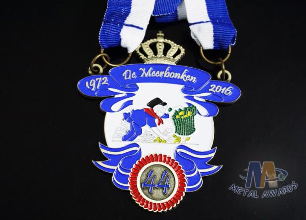Durable Custom Insert Medals , Crown Awards Medals Antique Silver Plating