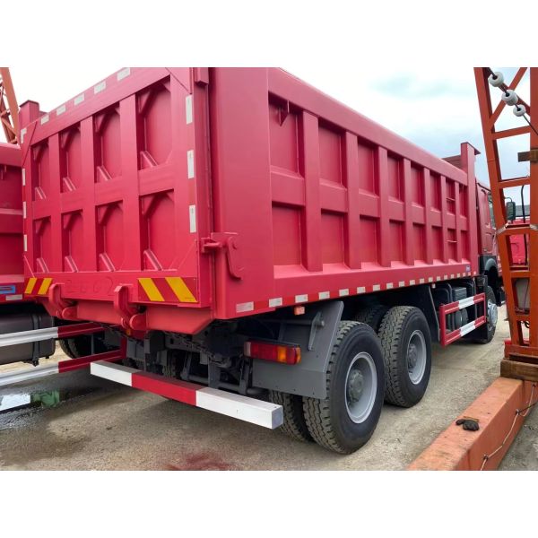 Edición clásica HOWO V7 camión de carga pesada 6X4 con tipo de conducción 6 * 4 y par máximo Nm 1500-2000Nm