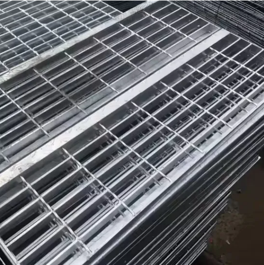 Hot Dipped Galvanized Steel Bar Grating Stair Tread for Heavy Load Bearing with Customizable Sizes