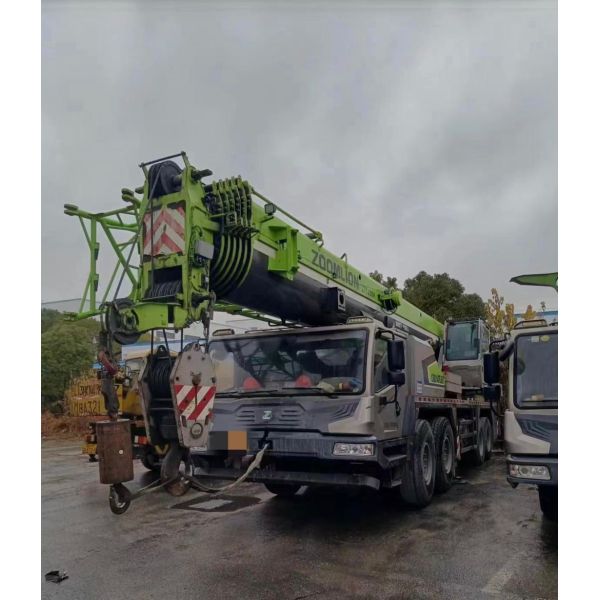 Zoomlion 80T Truck Crane with 32 Tons Counterweight and 20 Years of Dependability