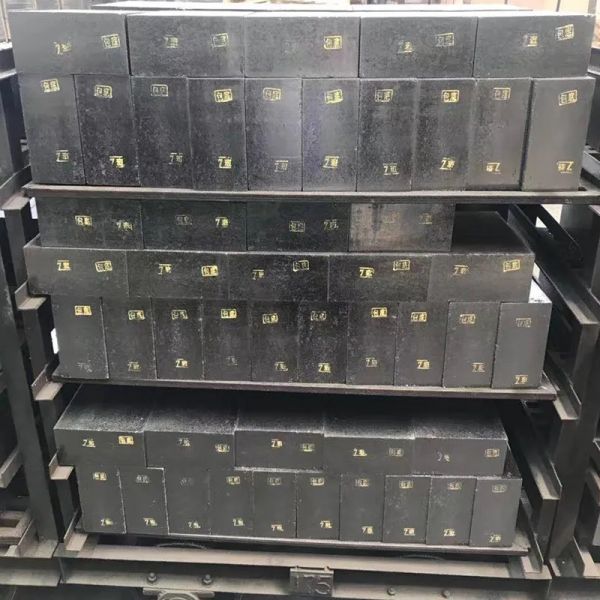 High Temperature SiC Refractory Brick Silicon Nitride Bonded Silicon Carbide Bricks For Blast Furnace Kiln Lining