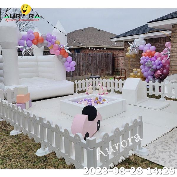 Pink White Soft Play Equipment With Bounce House Fence For Kids Ball Pit