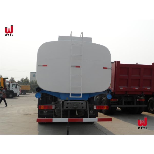 Sinotruk HOWO 8X4 40000L Oil / Fuel Tank Truck WD615.47 Engine