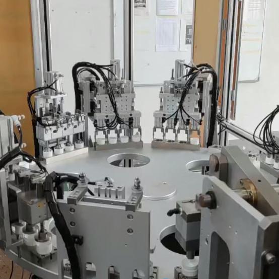 Capule de séchage Gel de silice de remplissage Capule d'étanchéité Servo-moteur automatique Assemblage machine