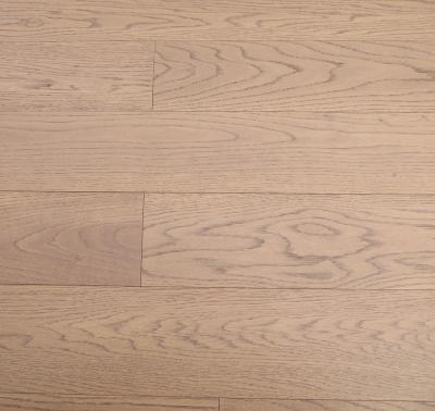 le chêne de la meilleure qualité de catégorie a machiné le plancher en bois, ab, balayé, brunissent souillé
