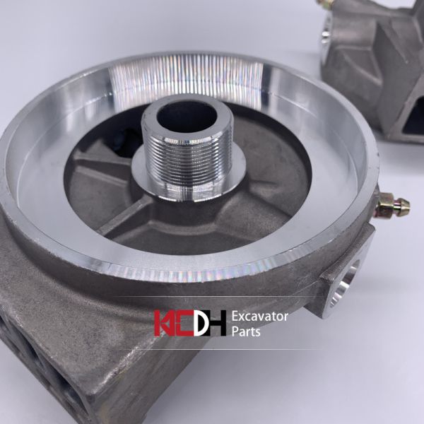 Экскаватор  разделяет основание масляного насоса руки фильтра разделителя воды топлива 460 P954895 алюминиевое, соответствующее для воздушного фильтра